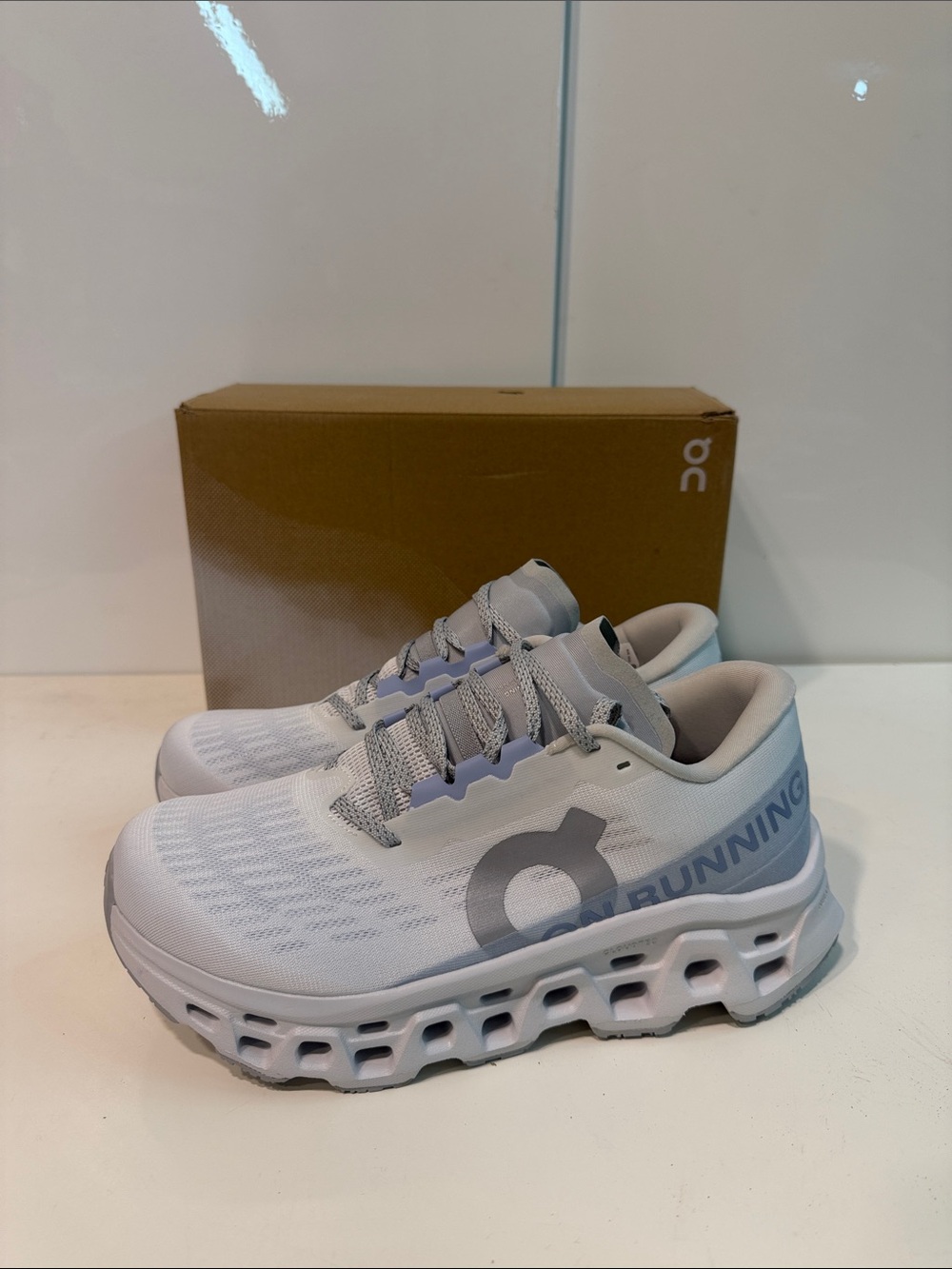New On Running Cloudmonster white frost athletic Onclouds men’s 8.5 shoes